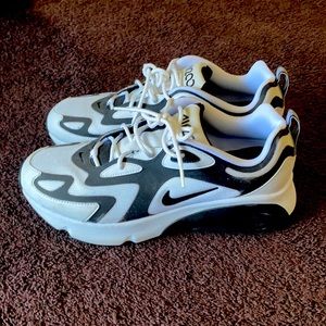 Nike Mens sneakers. Size 10. LIKE NEW condition.